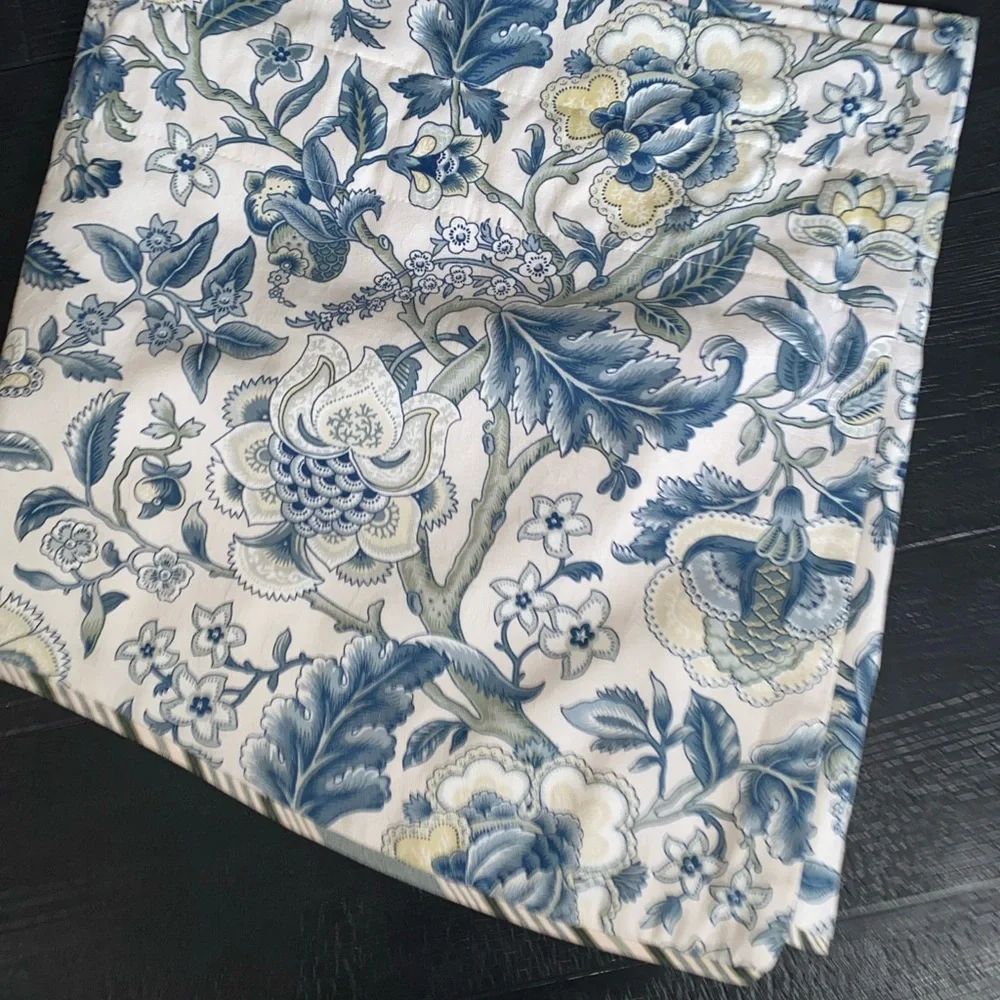 Waverly Home Classics VTG‎ Farmhouse Chic Floral Window Valance 78” Blue White